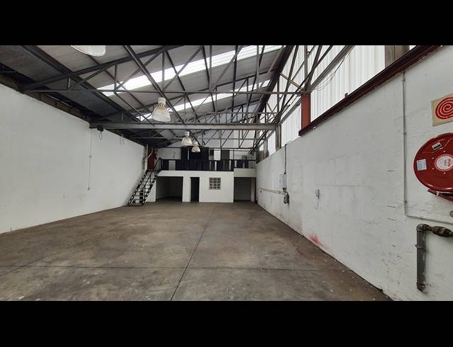 190M² WAREHOUSE TO LET IN SEBENZA